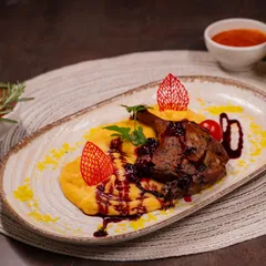 Confit de rață cu piure de țelină și fructe de pădure livrare Târgu Jiu