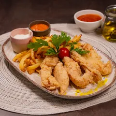 Crispy chicken strips, Fries & Tartare Sauce livrare Târgu Jiu