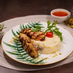 Piept de curcan aromatizat cu piure de cartofi și ciuperci livrare Târgu Jiu