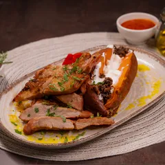Secreto Ibérico cu cartof dulce copt & ardei roșu copt livrare Târgu Jiu