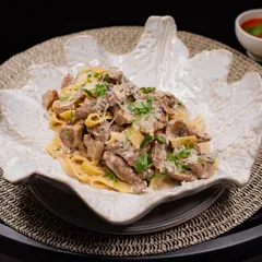 Tagliatelle cu vită, ciuperci porcini și trufe negre livrare Târgu Jiu