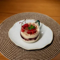 Tiramisu cu mascarpone și vișine livrare Târgu Jiu